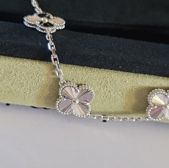 VAN CLEEF & ARPELS 18K White Gold Guilloche Vintage Alhambra Bracelet 5motif - Picture 8 of 16